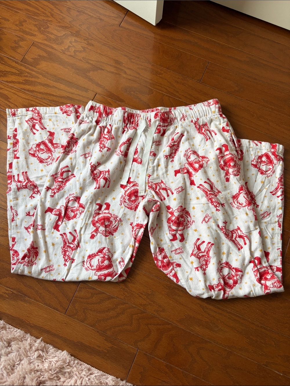 Old Navy White and Red Santa Print Pajama Pants
